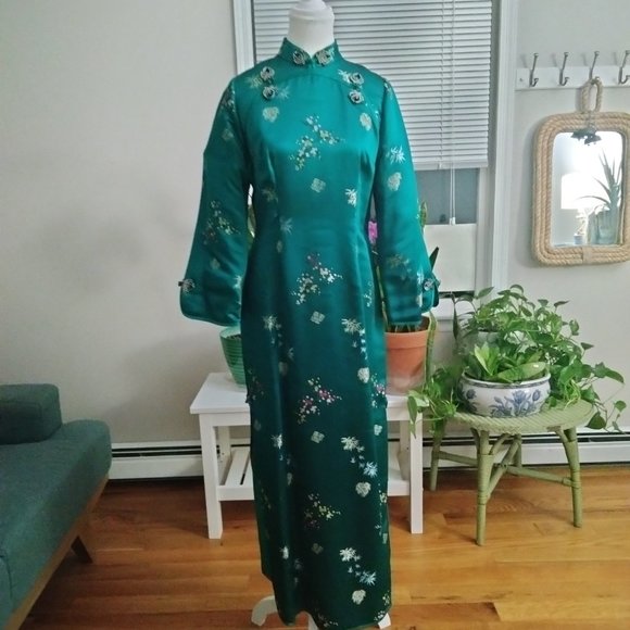slim fit dress slacks Ming-Na Bespoke Dress | Modern Green Silk Qipao main image 1